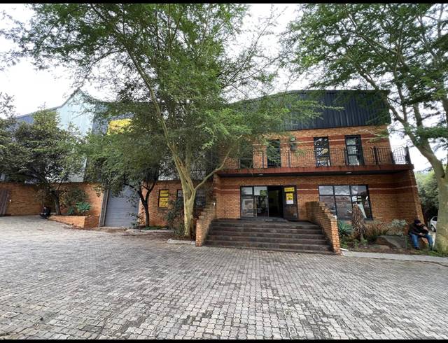 2,499M² WAREHOUSE TO LET IN LASER PARK